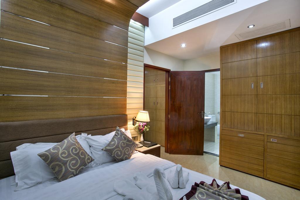 Fars Hotel & Resorts - Bar-Buffet-Pool-Spa Dhaka Buitenkant foto
